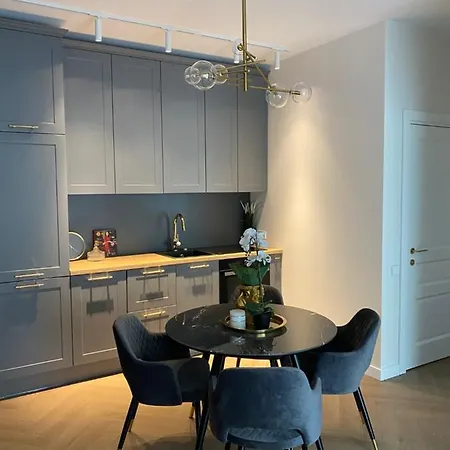 Prie Juros, Vanagupes Apartmentai