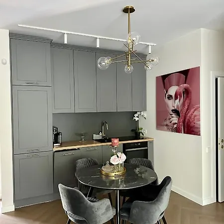 Prie Juros, Vanagupes Apartmentai
